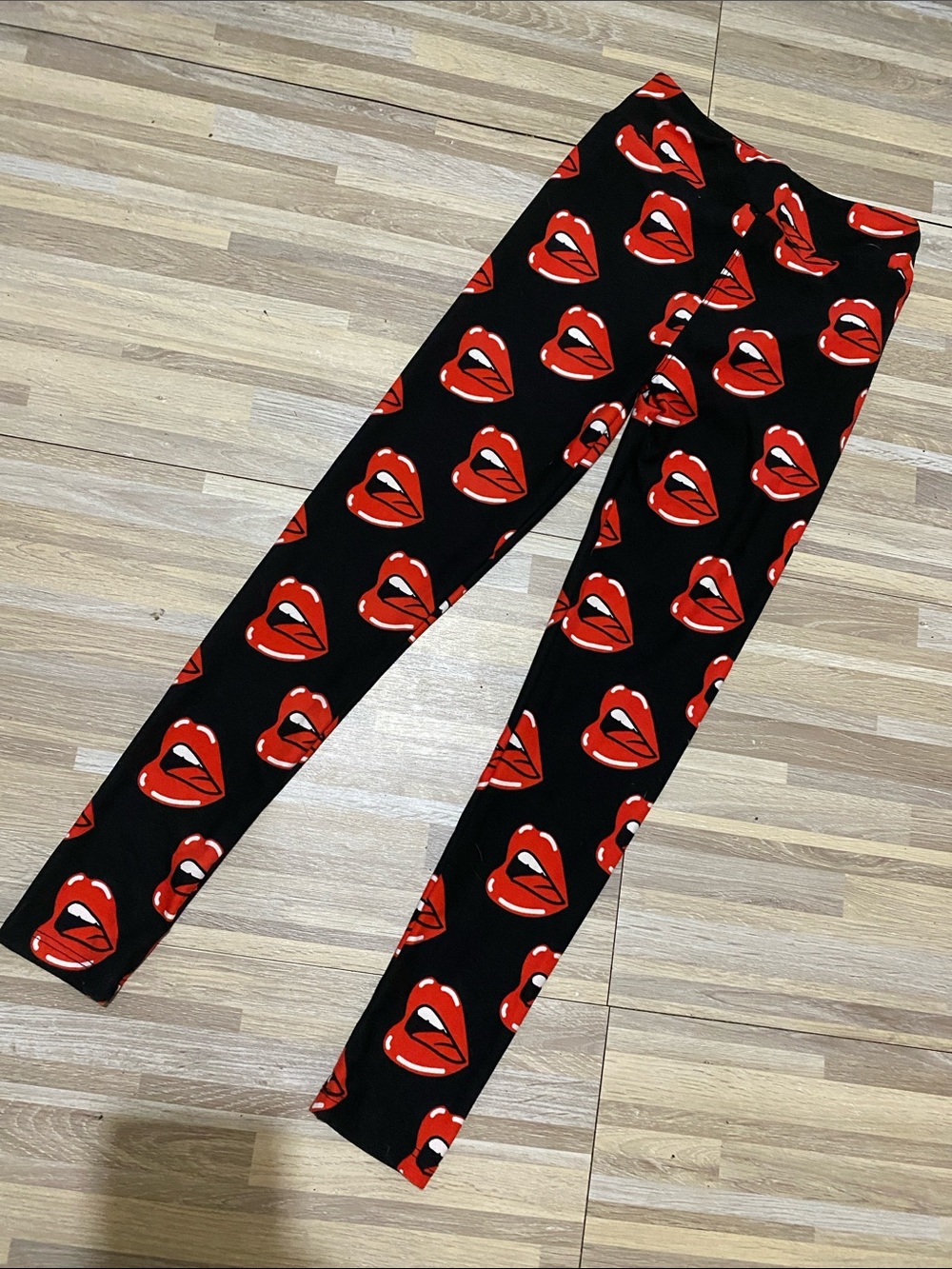 LULAROE “Lippy” leggings size kids girls large/extra large
